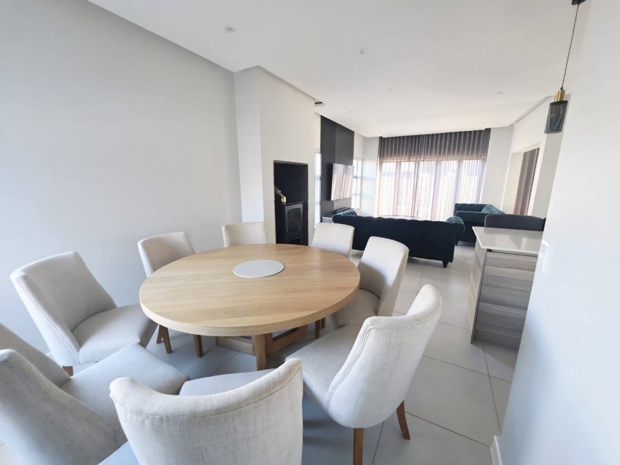 To Let 4 Bedroom Property for Rent in Sandown Western Cape